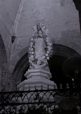 Estatua de la Virgen