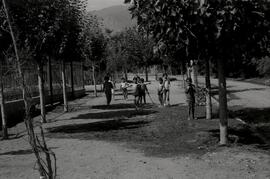 Niñas y niños jugando en la población Huamachuco 2