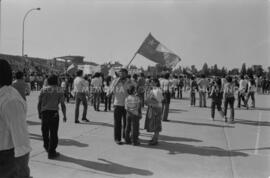 Familia con bandera chilena