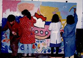 Niños en taller de pintura