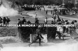 LA PERSECUCIÓN; manifestación en Plaza Italia, Santiago.