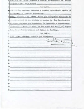 En lo principal: solicita libertad provisional. (3)