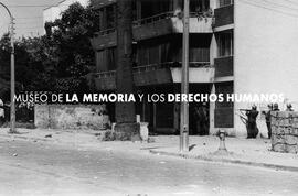 FUSIL Y CARBINEROS, en protesta nacional, Biblioteca Pedagógico, Avenida Grecia, Santiago.